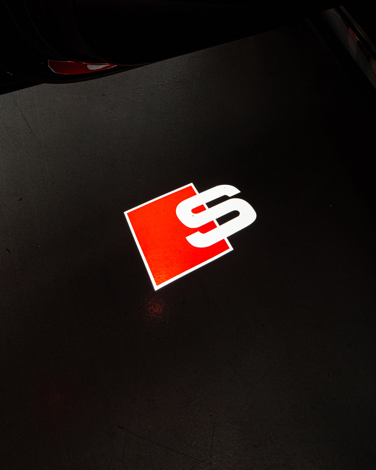 LED LOGO DOOR LIGHTS : AUDI