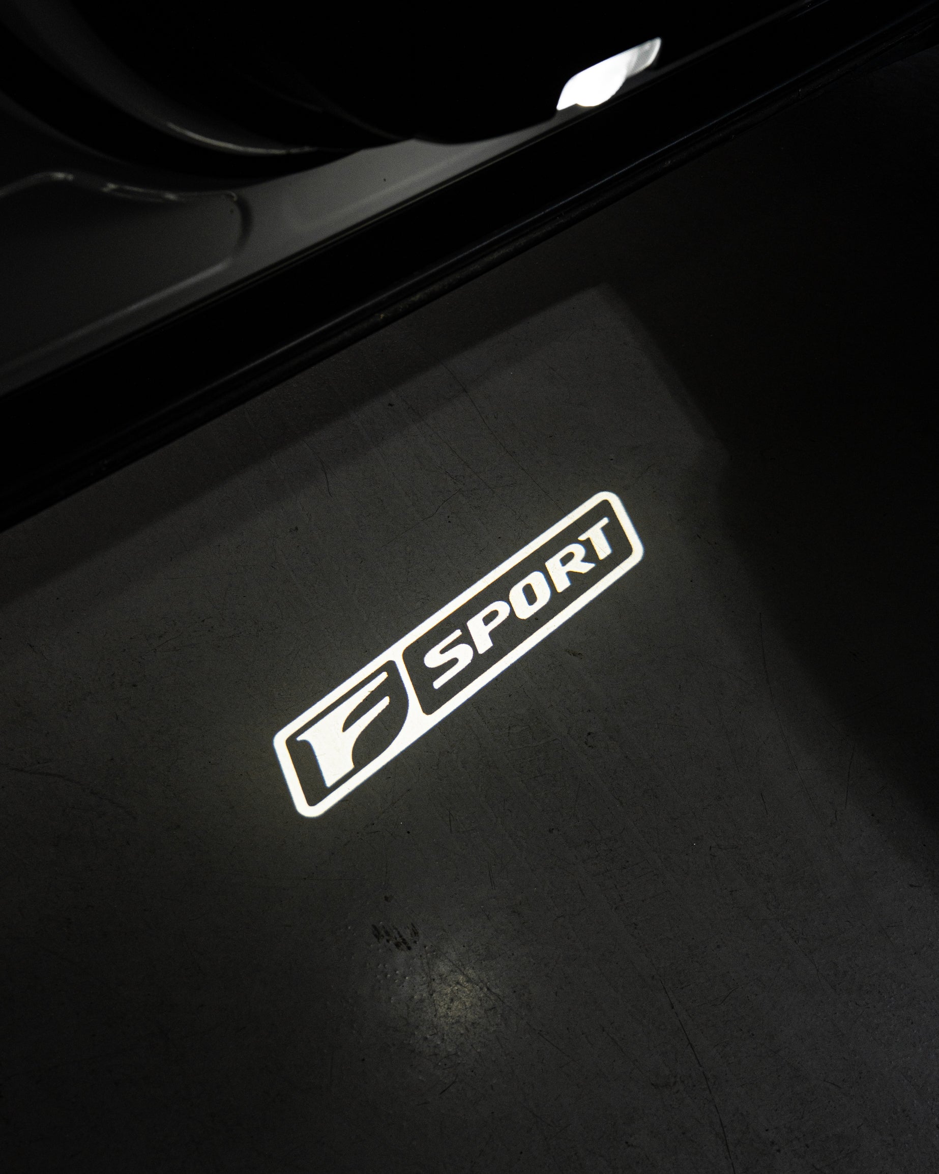 LED LOGO DOOR LIGHTS : LEXUS