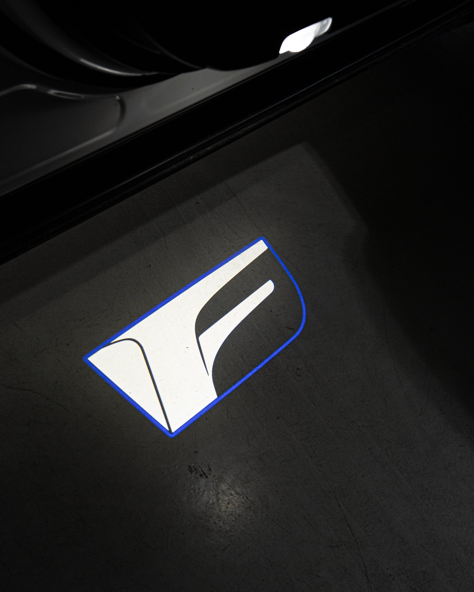LED LOGO DOOR LIGHTS : LEXUS
