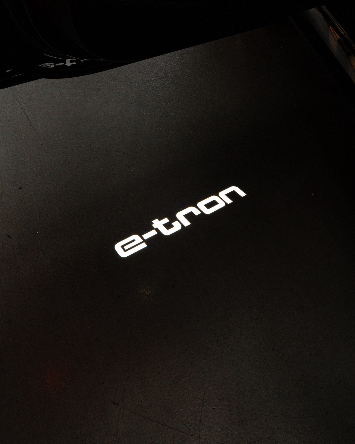 LED LOGO DOOR LIGHTS : AUDI