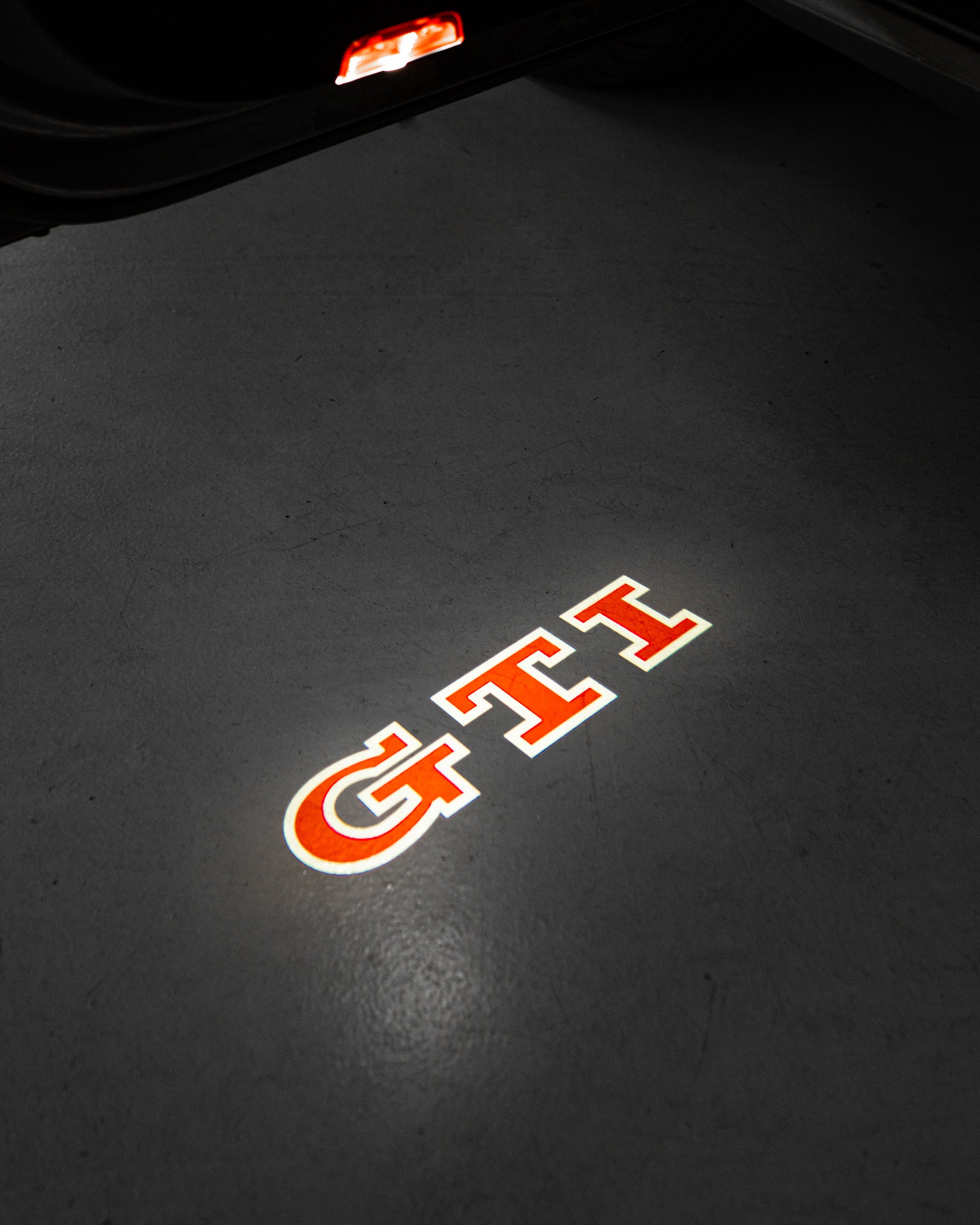 VW GOLF MK5/6/7/7.5 : DOOR LED GTI LOGO PROJECTOR LIGHT - iilumo