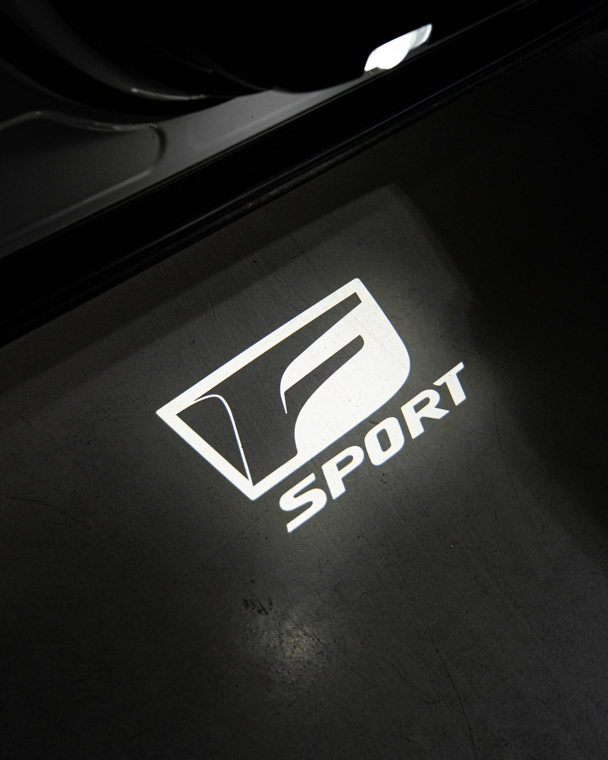 LED LOGO DOOR LIGHTS : LEXUS