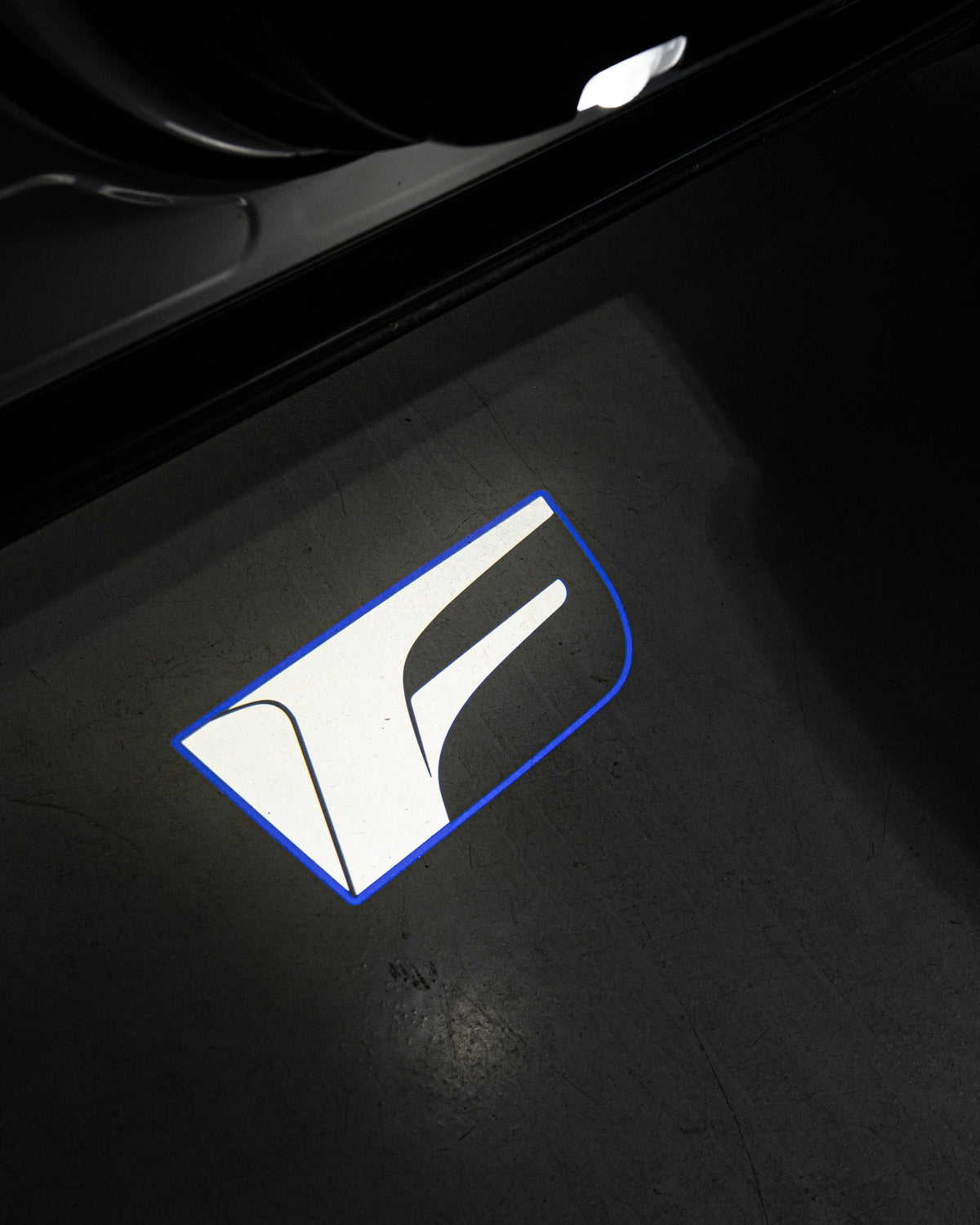 LED LOGO DOOR LIGHTS : LEXUS