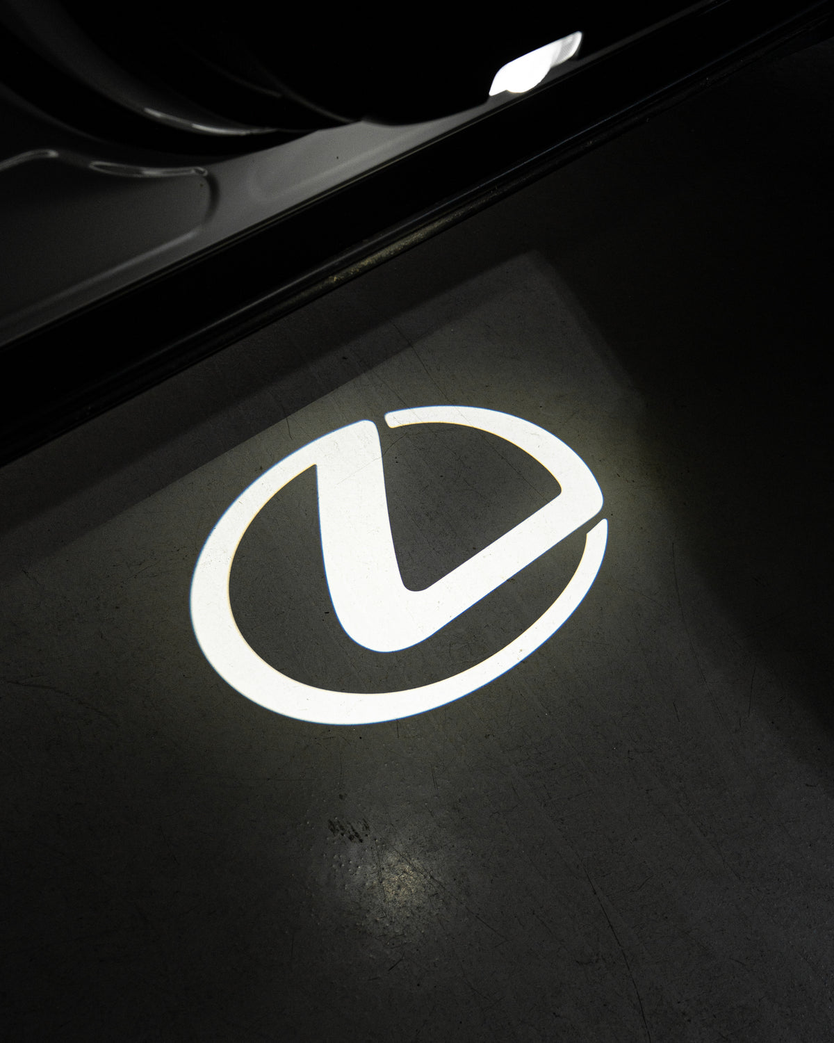 LED LOGO DOOR LIGHTS : LEXUS